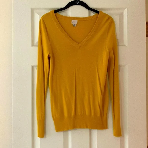 Target Marigold Super Soft Sweater Sz XS